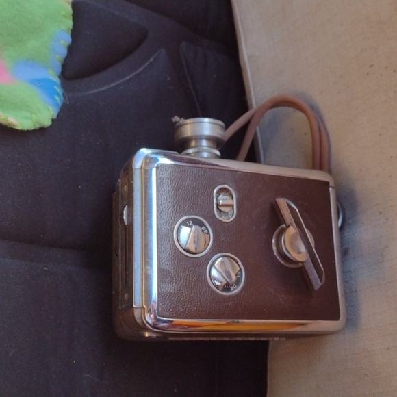 Revere 8 model 40 camera - Picture 2 of 3